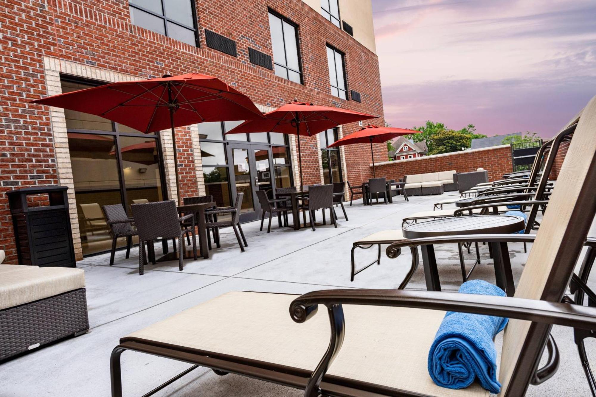 Courtyard Winston-Salem Downtown Hotel Exterior photo